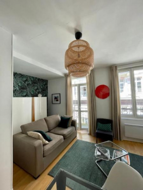 Appartement à côté de la plage avec balcon filant